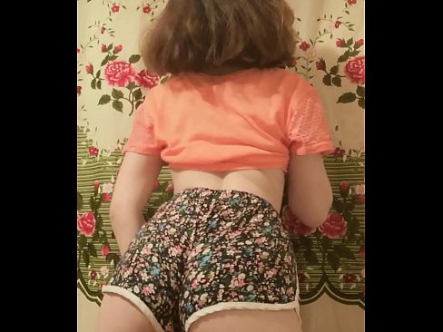 ❤️ Sexet ung babe laver en striptease ved at filme sine shorts på kamera ❤️❌ Hård porno at da.teenactivewear.ru